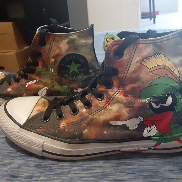 Looney Toons Converse All Star Chuck Taylors size 8 womens - Picture 4 of 5